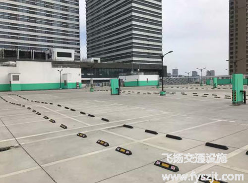 露天小區(qū)停車場劃線該怎么選擇材料呢？