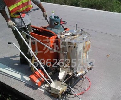 熱熔標(biāo)線施工機(jī)械 車位劃線用什么設(shè)備？