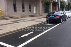 車停在車位也被貼處罰單子？交通警察：這三種停車方式也算違規(guī)！