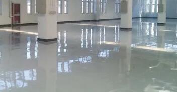 蘇州環(huán)氧地坪廠家，如何理解水泥基自流平砂漿?水泥基自流平地面是超平地面嗎？