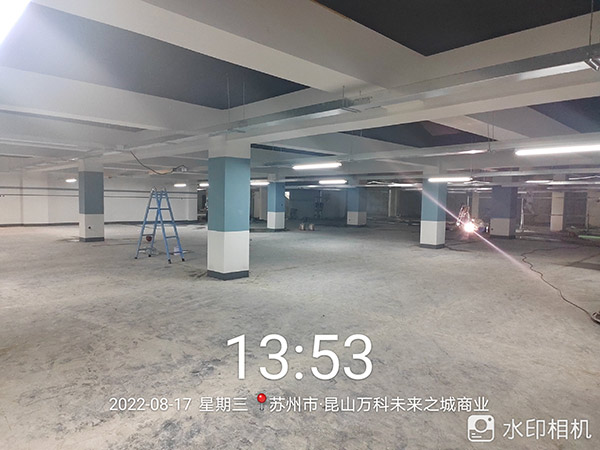 中穎工程昆山停車場(chǎng)劃線施工。