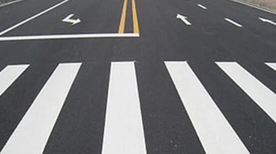 城市道路劃線需要專業(yè)資質(zhì)，確保交通有序與安全