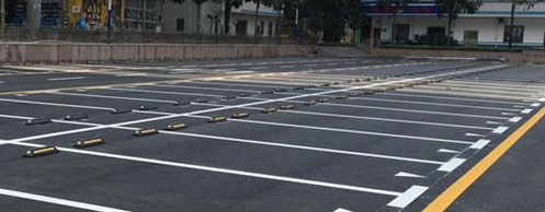 停車(chē)位劃線不完整也須規(guī)范停車(chē)，讓出行更美好